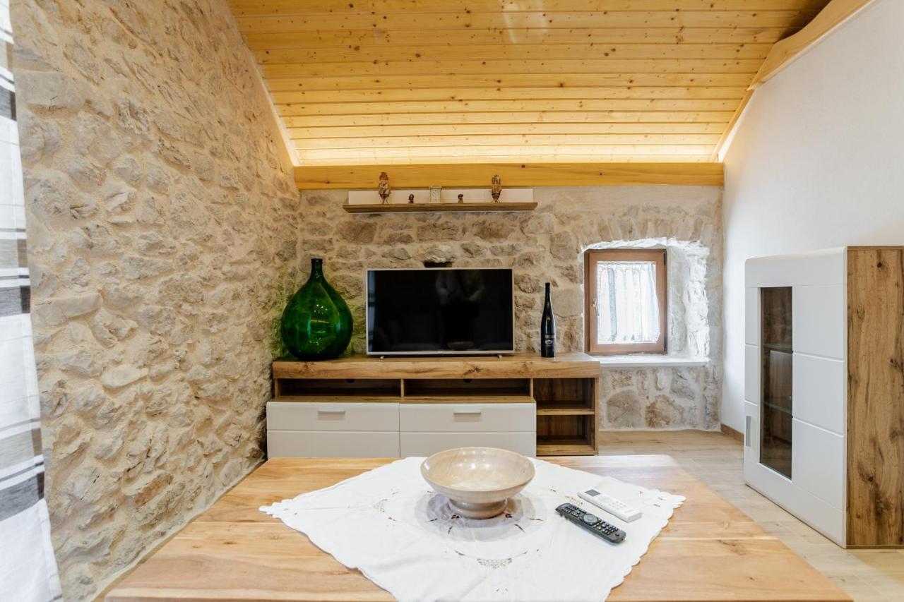 Patakun Holiday Home For 5, With Heated Pool Lecevica Екстериор снимка