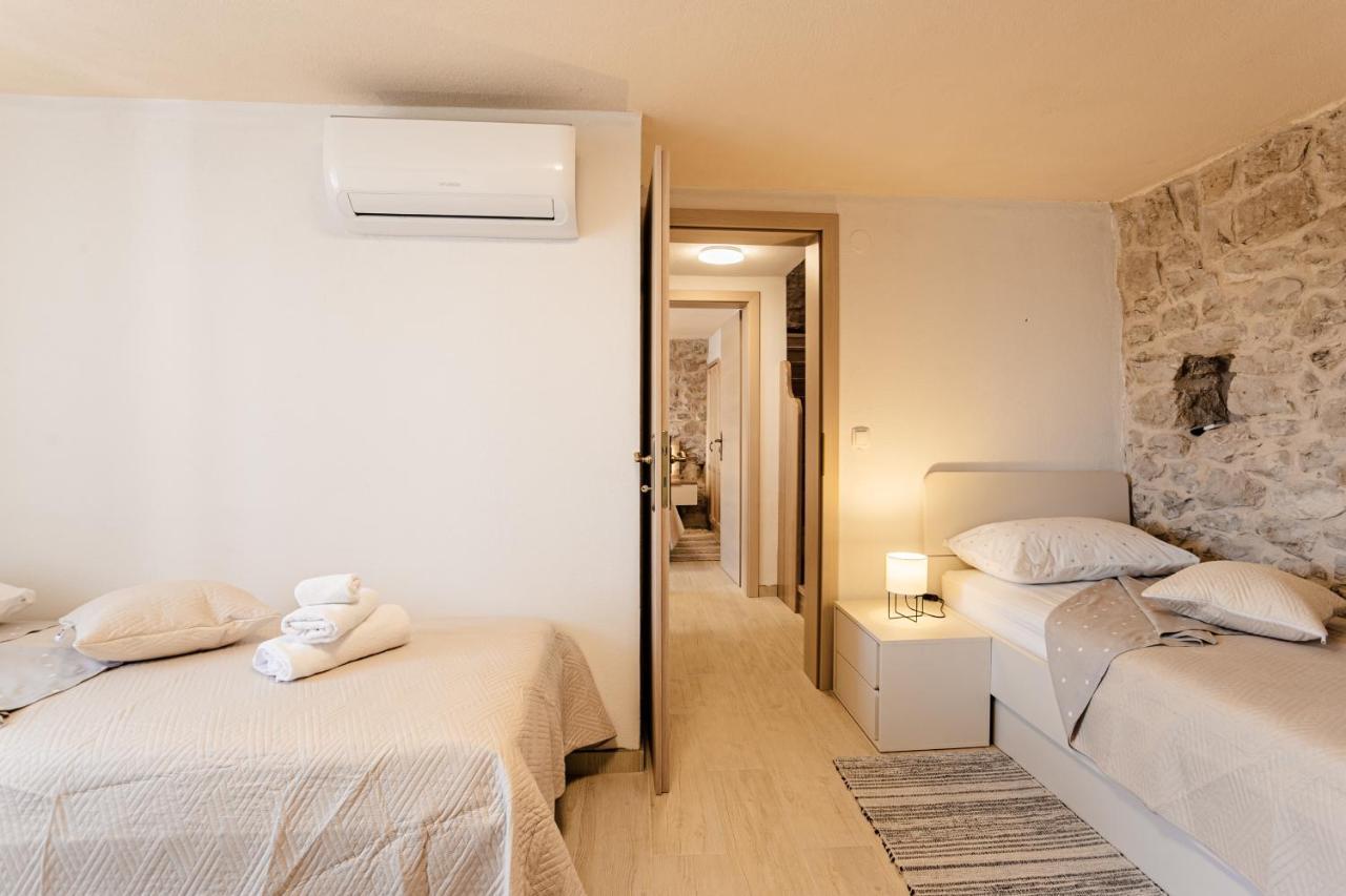 Patakun Holiday Home For 5, With Heated Pool Lecevica Екстериор снимка