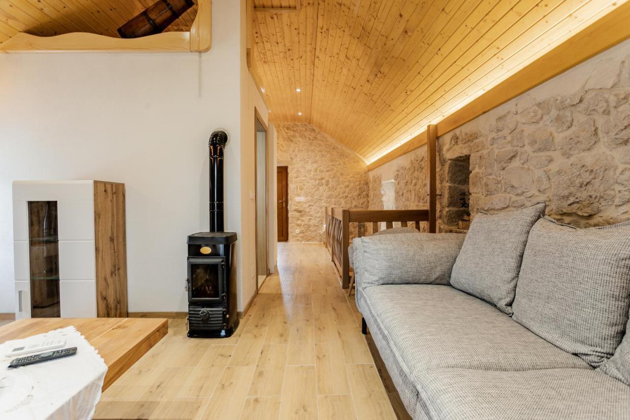 Patakun Holiday Home For 5, With Heated Pool Lecevica Екстериор снимка