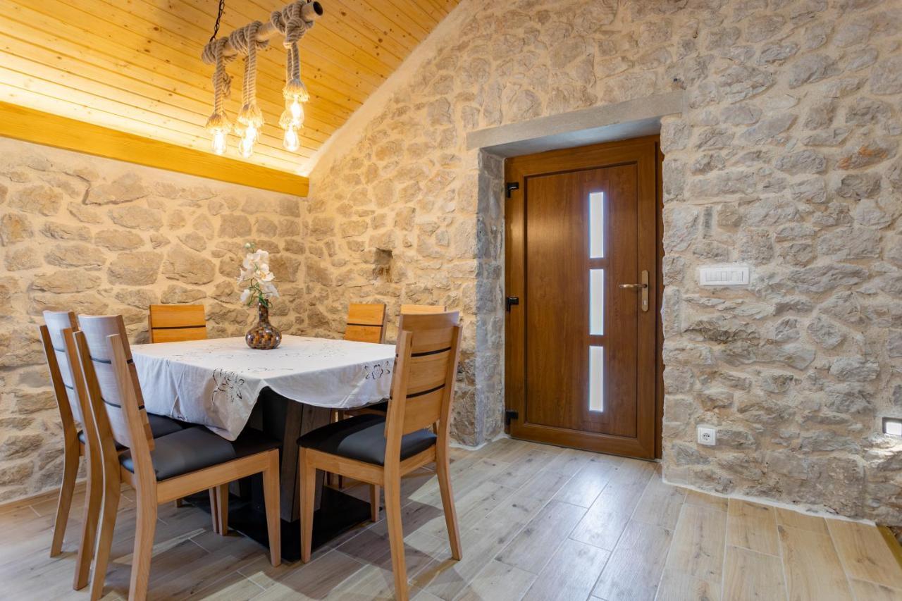 Patakun Holiday Home For 5, With Heated Pool Lecevica Екстериор снимка