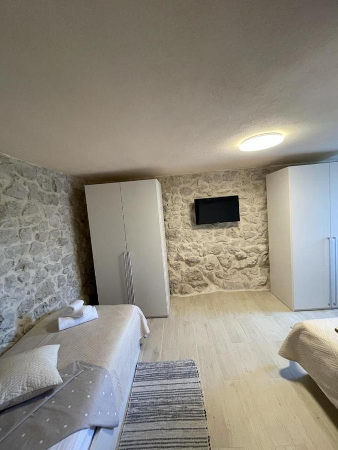 Patakun Holiday Home For 5, With Heated Pool Lecevica Екстериор снимка