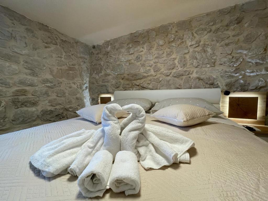 Patakun Holiday Home For 5, With Heated Pool Lecevica Екстериор снимка