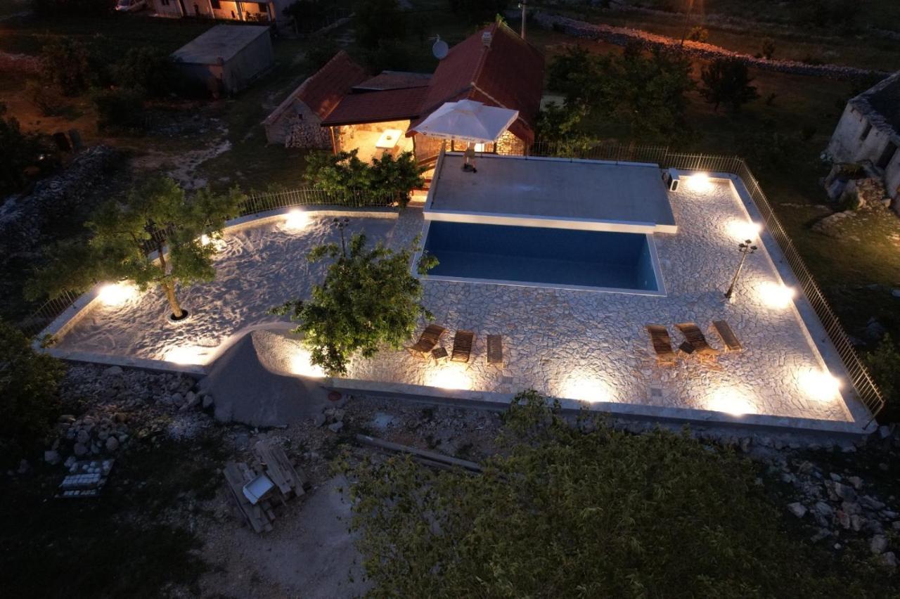 Patakun Holiday Home For 5, With Heated Pool Lecevica Екстериор снимка