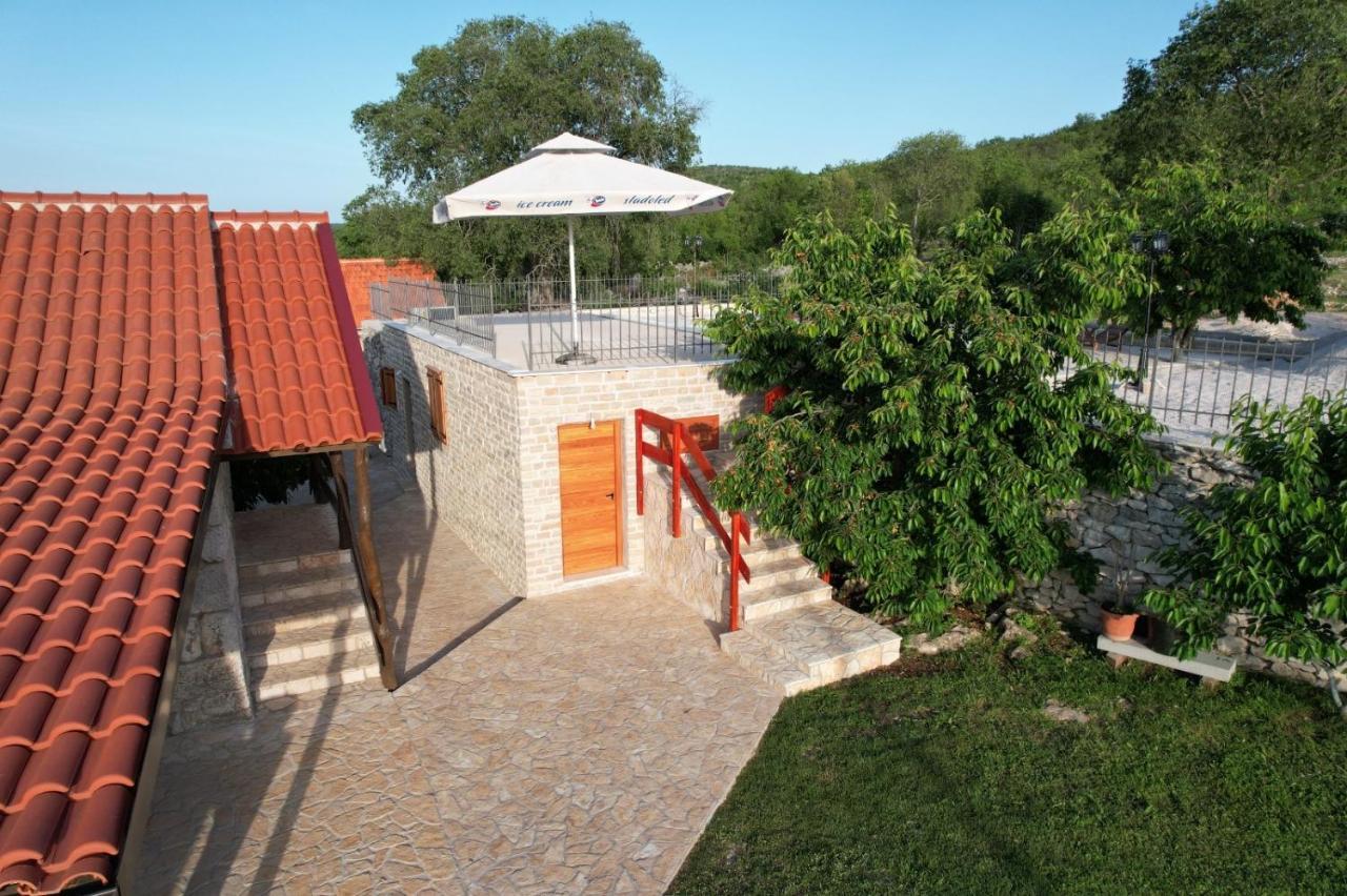 Patakun Holiday Home For 5, With Heated Pool Lecevica Екстериор снимка