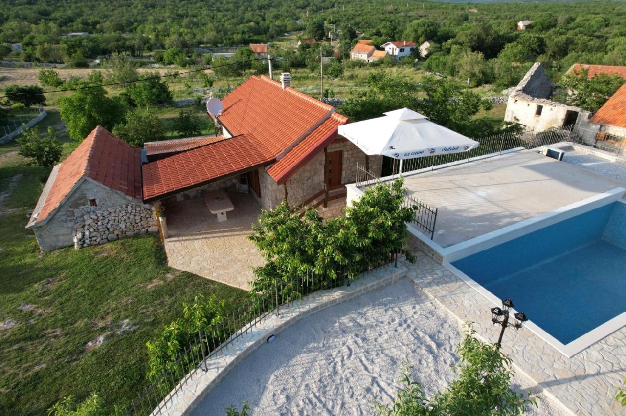 Patakun Holiday Home For 5, With Heated Pool Lecevica Екстериор снимка