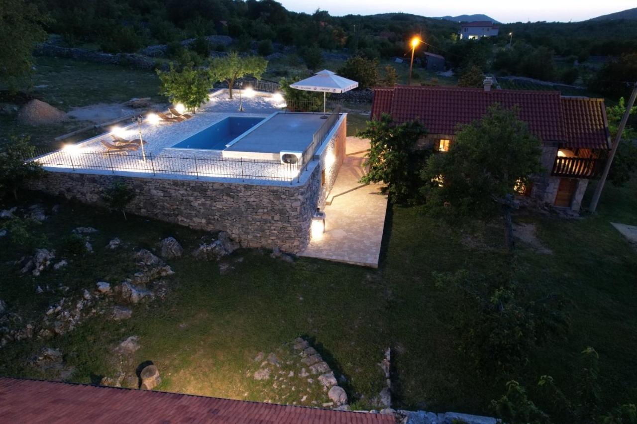 Patakun Holiday Home For 5, With Heated Pool Lecevica Екстериор снимка