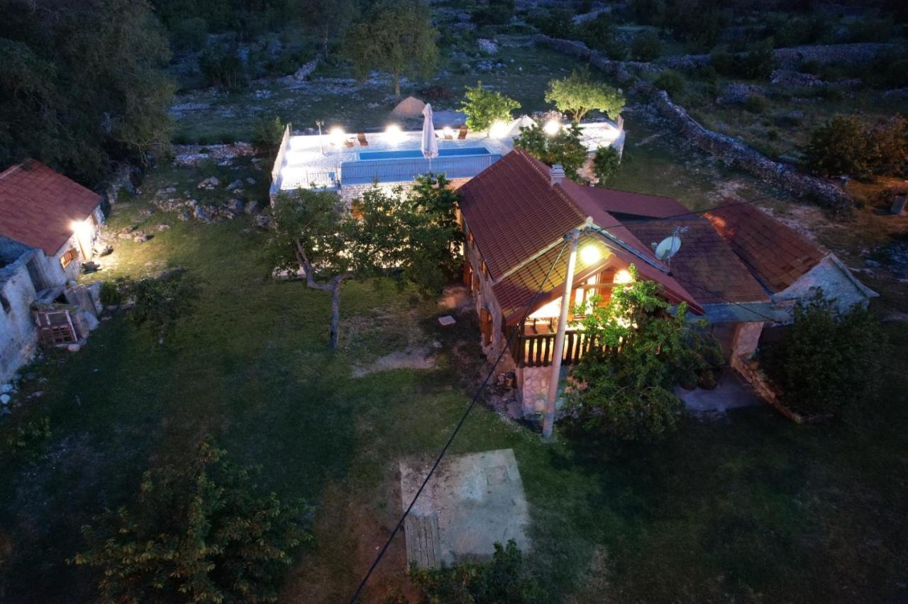 Patakun Holiday Home For 5, With Heated Pool Lecevica Екстериор снимка