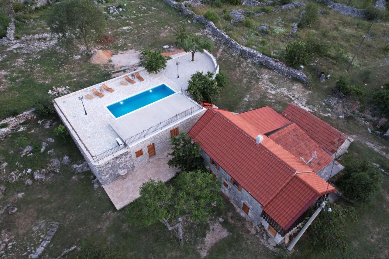 Patakun Holiday Home For 5, With Heated Pool Lecevica Екстериор снимка