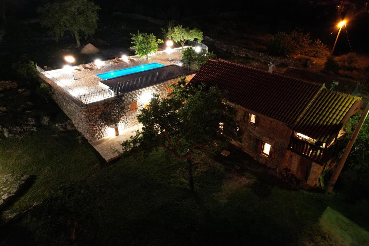 Patakun Holiday Home For 5, With Heated Pool Lecevica Екстериор снимка