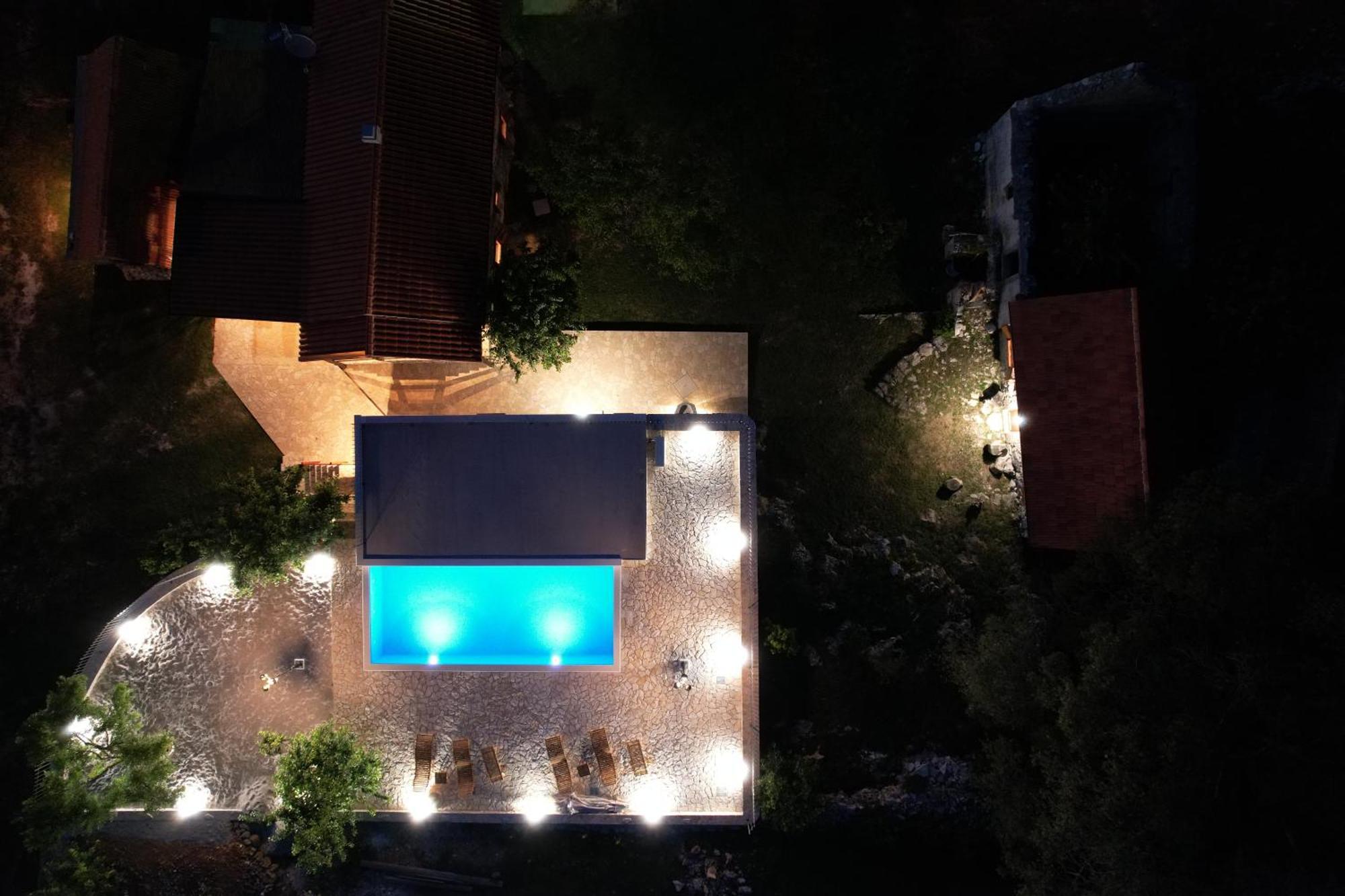 Patakun Holiday Home For 5, With Heated Pool Lecevica Екстериор снимка