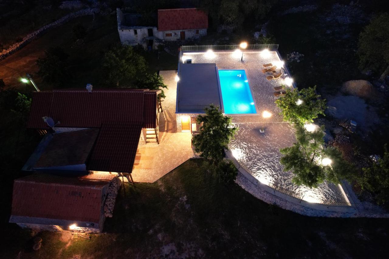 Patakun Holiday Home For 5, With Heated Pool Lecevica Екстериор снимка
