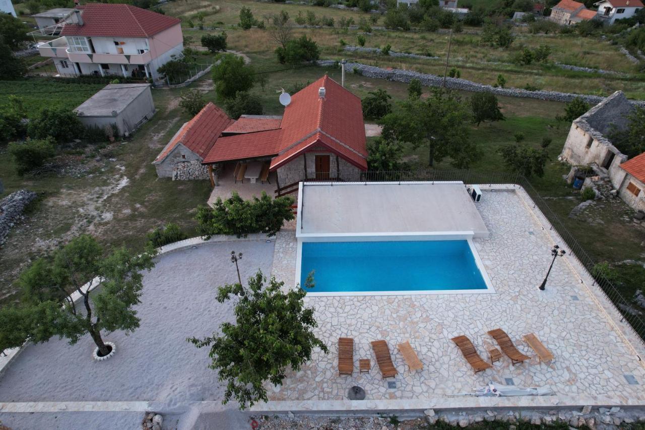Patakun Holiday Home For 5, With Heated Pool Lecevica Екстериор снимка