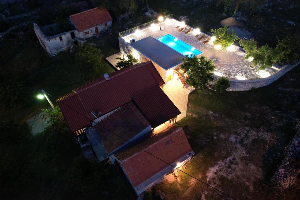 Patakun Holiday Home For 5, With Heated Pool Lecevica Екстериор снимка