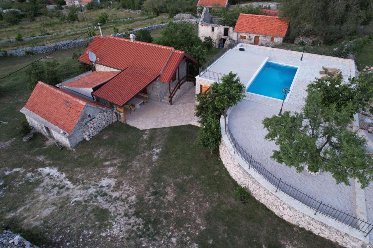 Patakun Holiday Home For 5, With Heated Pool Lecevica Екстериор снимка