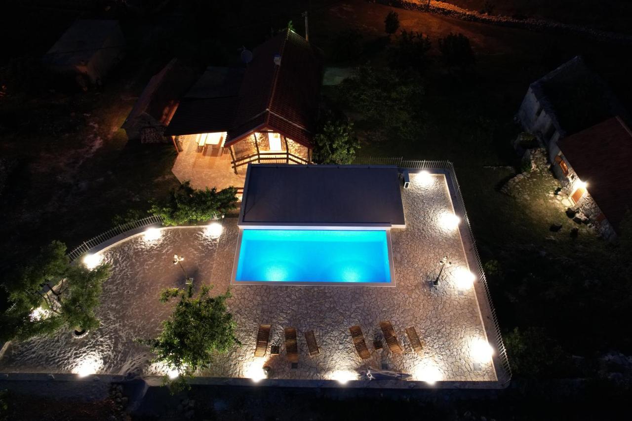Patakun Holiday Home For 5, With Heated Pool Lecevica Екстериор снимка