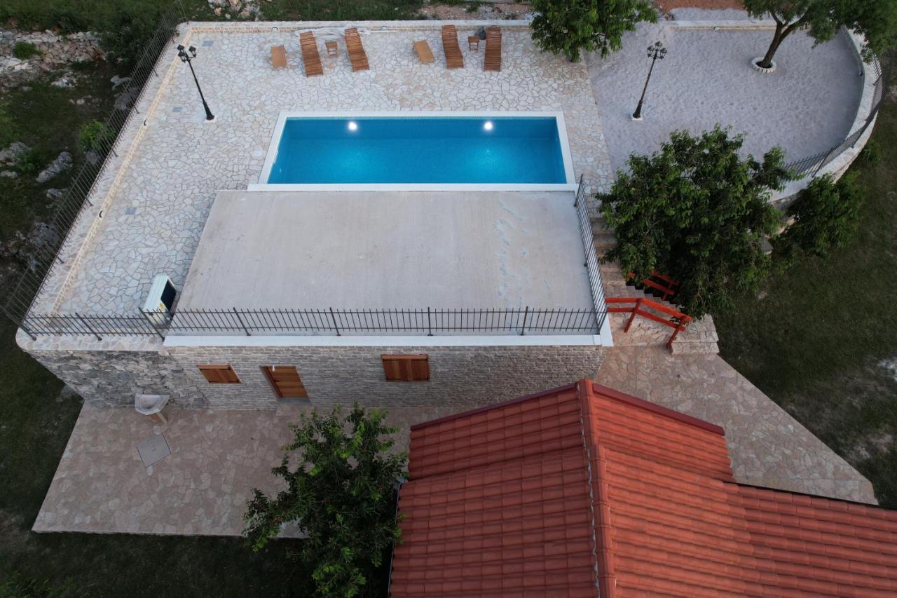 Patakun Holiday Home For 5, With Heated Pool Lecevica Екстериор снимка