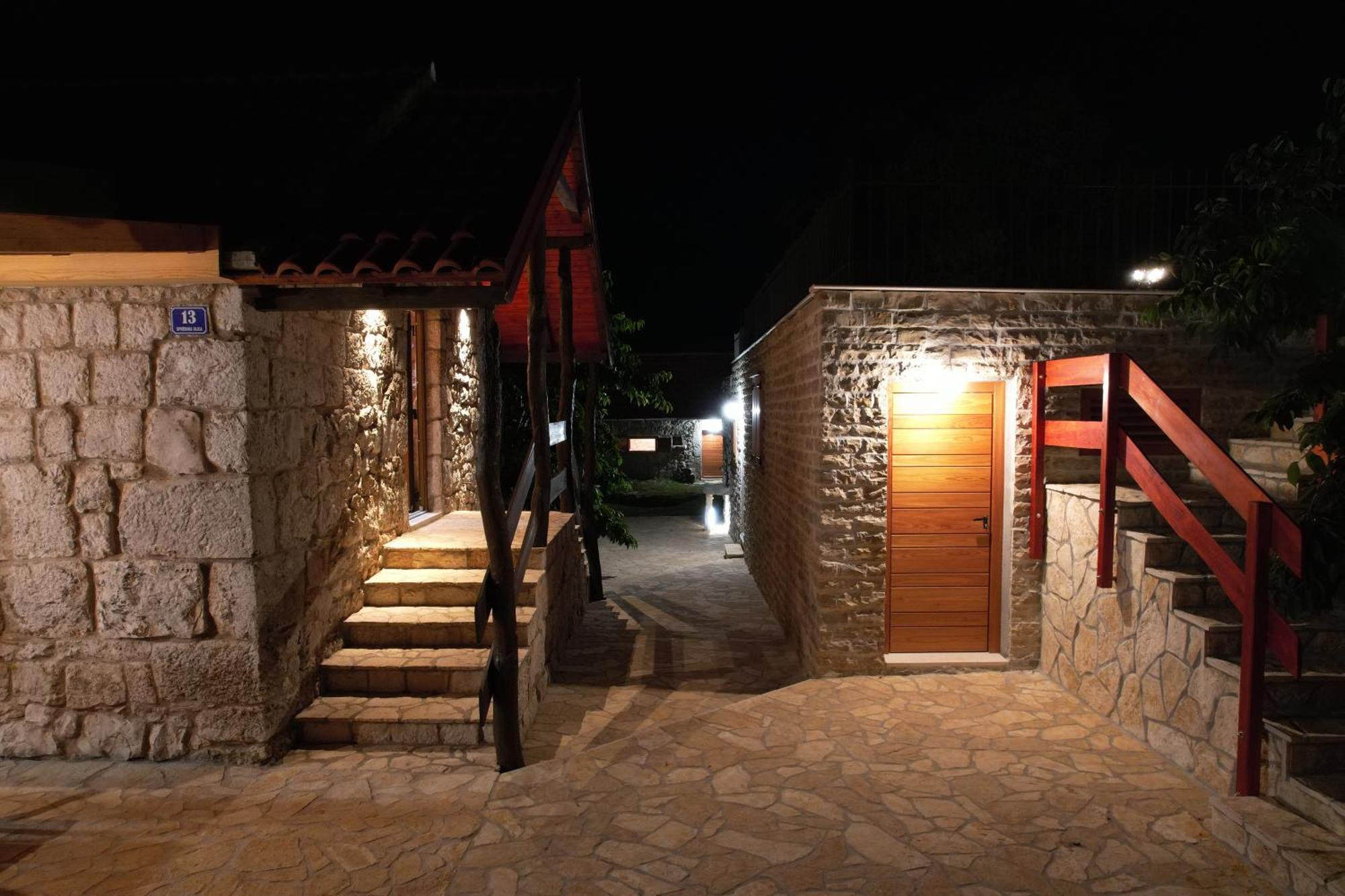 Patakun Holiday Home For 5, With Heated Pool Lecevica Екстериор снимка