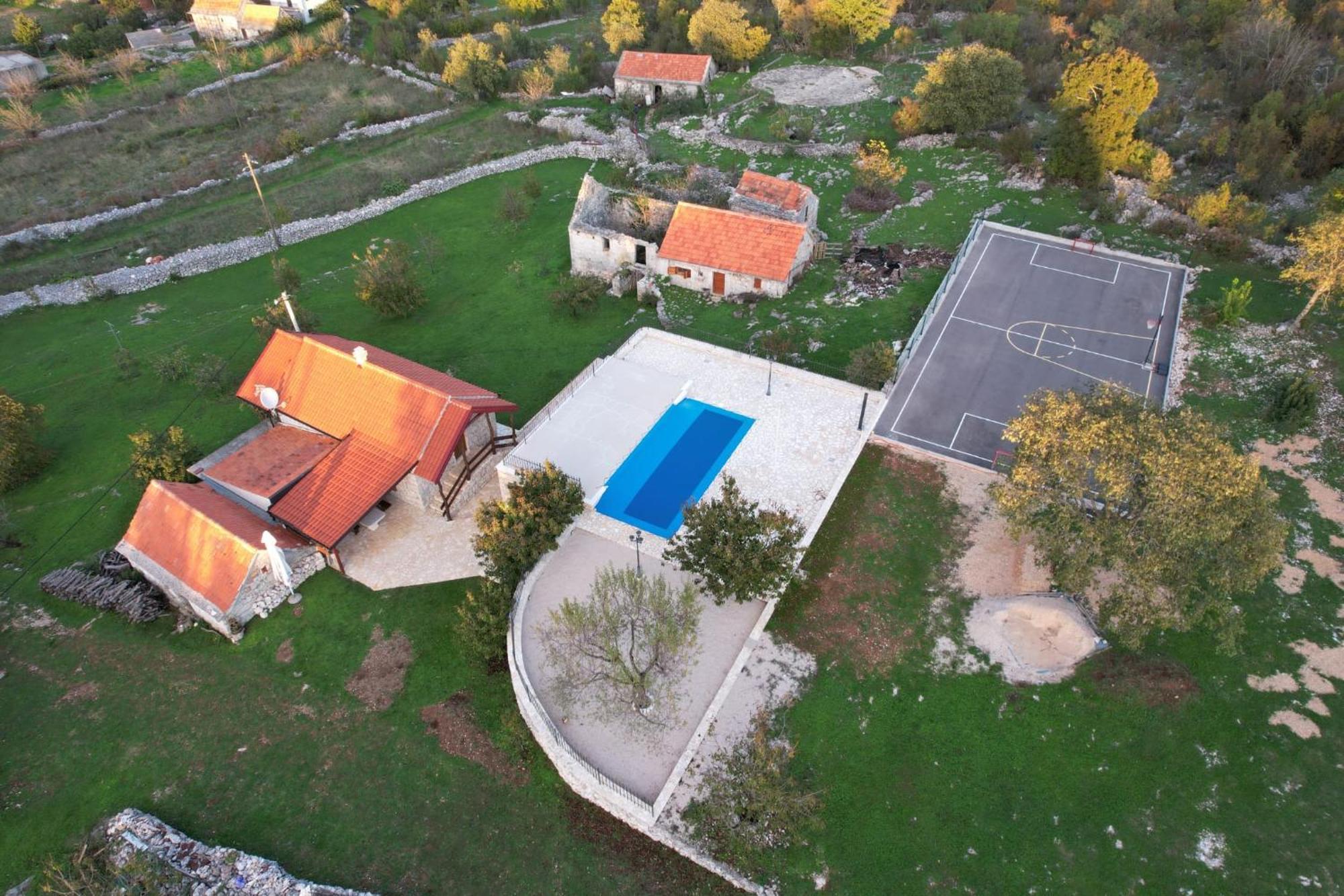 Patakun Holiday Home For 5, With Heated Pool Lecevica Екстериор снимка