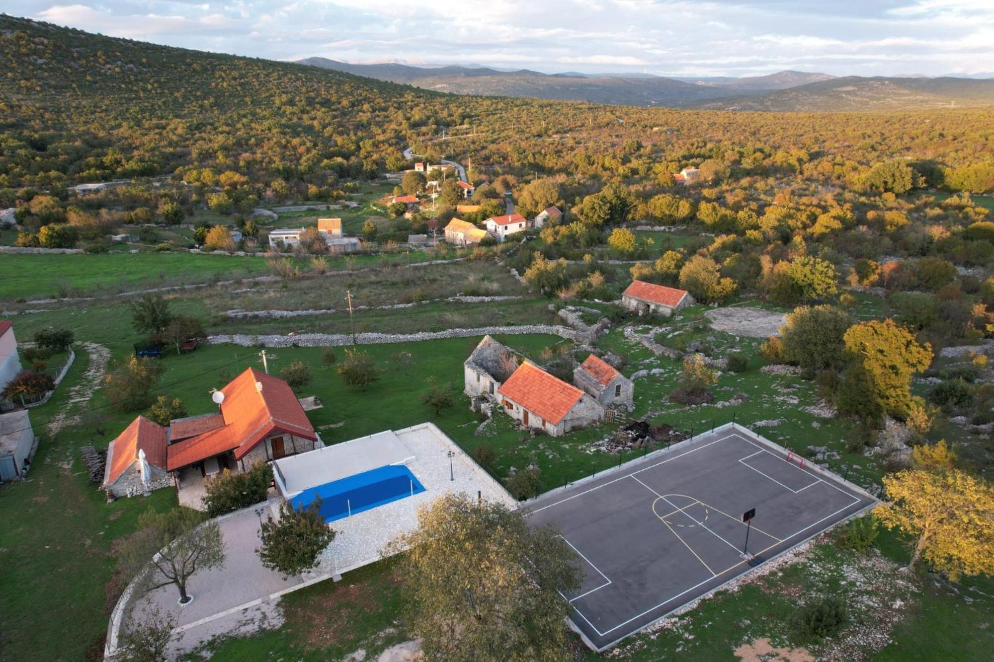 Patakun Holiday Home For 5, With Heated Pool Lecevica Екстериор снимка