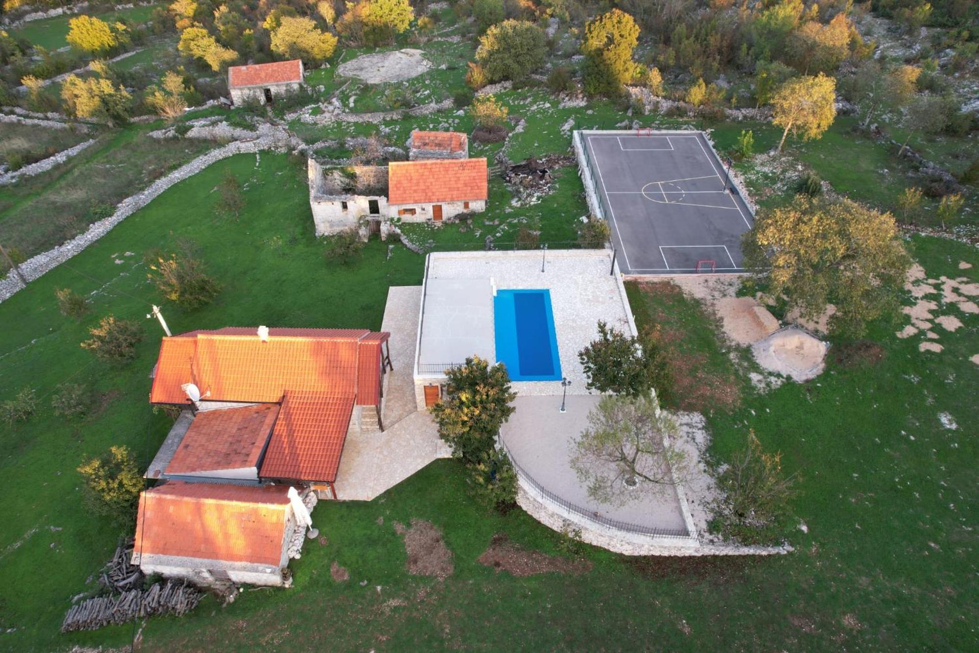 Patakun Holiday Home For 5, With Heated Pool Lecevica Екстериор снимка